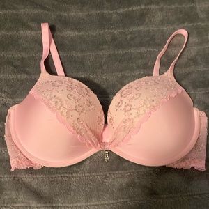 Victoria Secret Padded Demi-Buste Coussine Bra. Barely Any wear